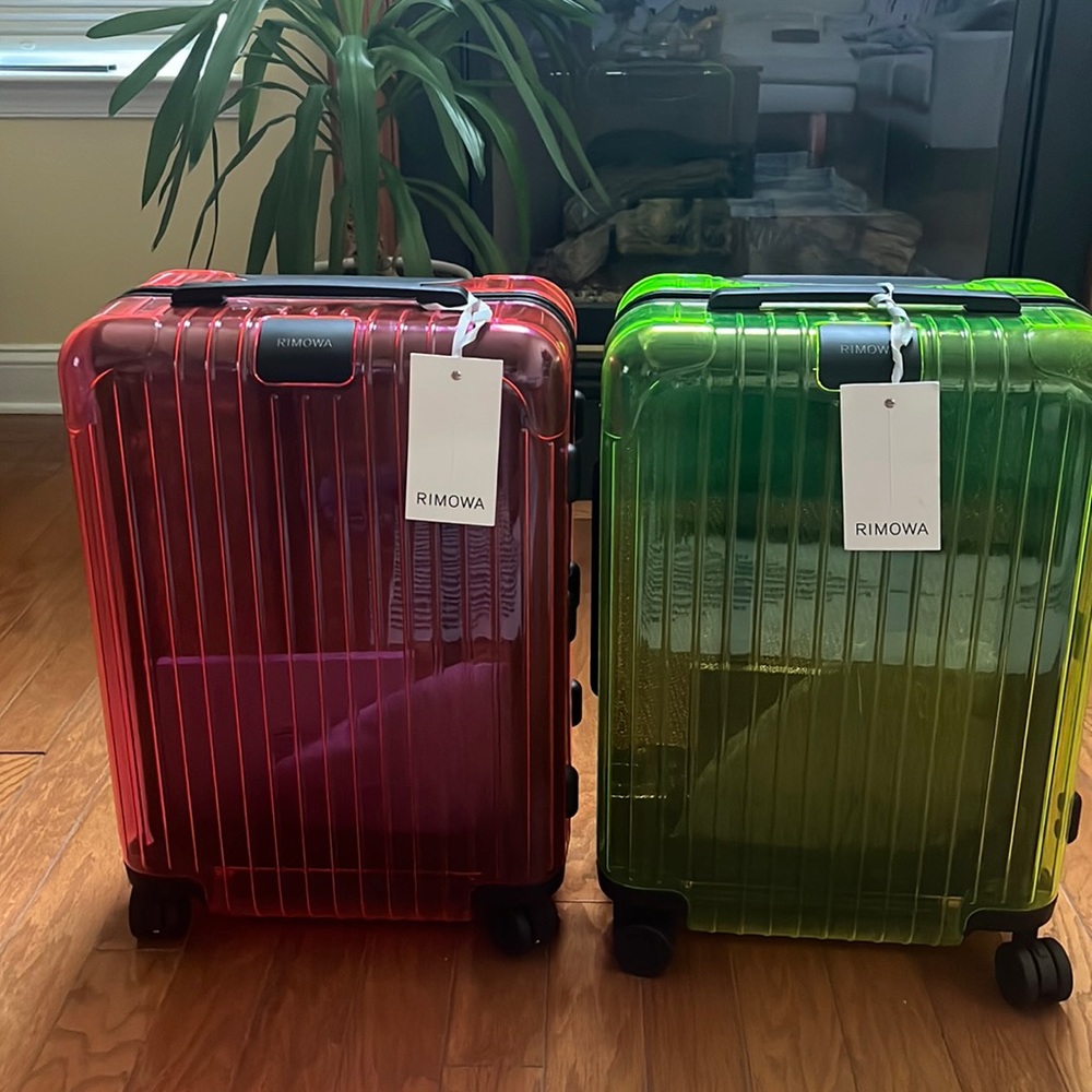 Rimowa Clear Neon Carry On-